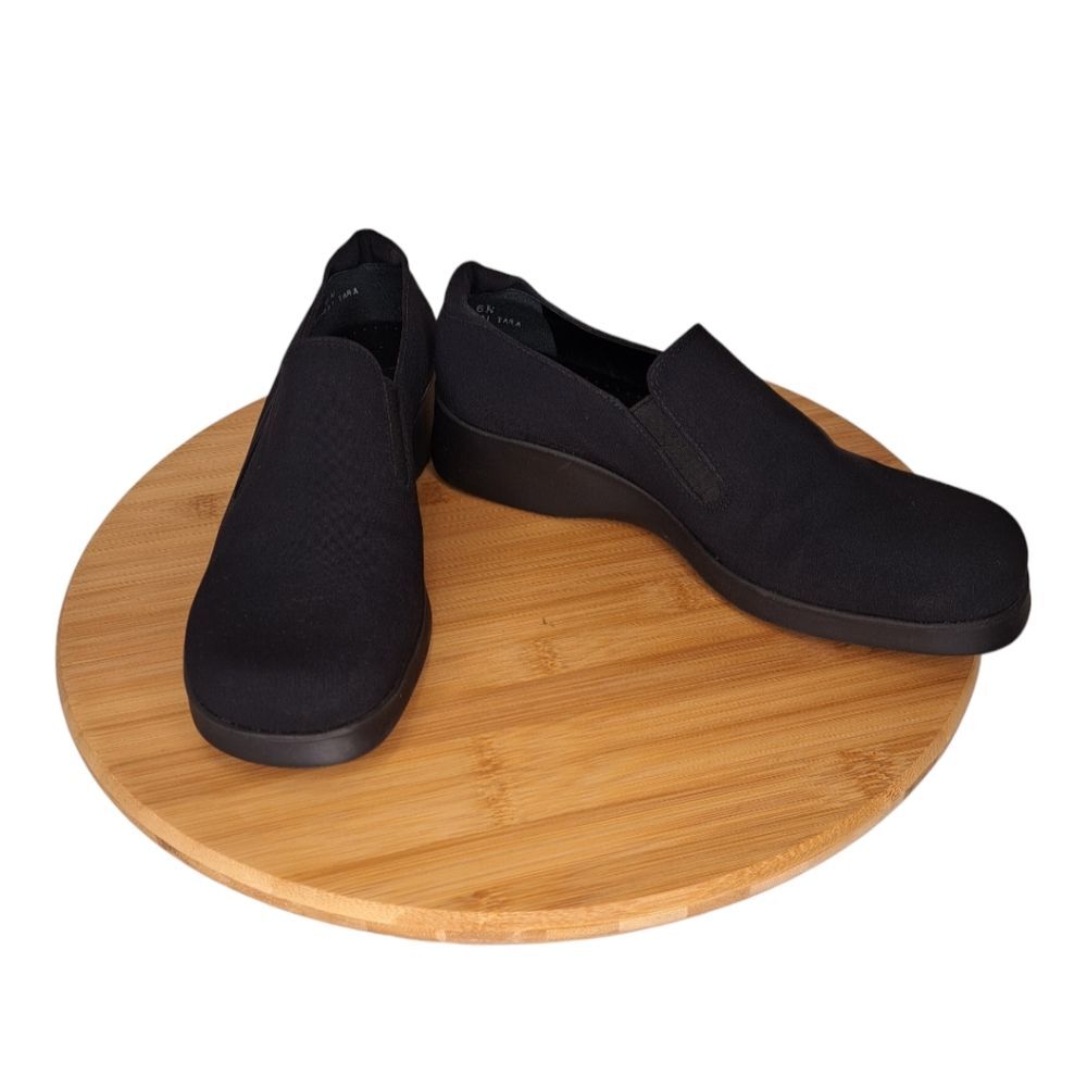 Trotters Women's Shoe Tara #37-631 Wedged Heel Loafers Size 6N Black Fabric